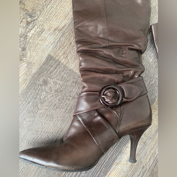 Emu leather 2 inch 6.5 size heel with side zipper - Picture 3 of 3